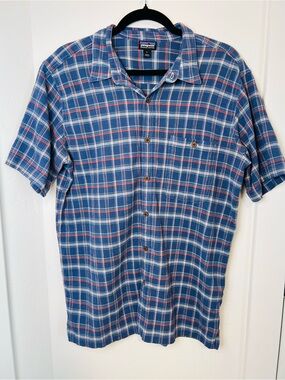 Patagonia men’s short sleeve button down shirt L